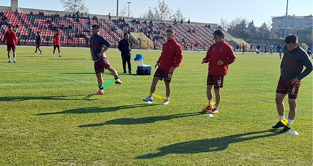 UŞAKSPOR, ZONGULDAK KÖMÜR SPOR’A SAHASINDA 3-2 MAĞLUP OLDU