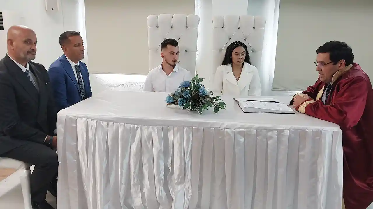 Muğla'da Aile ve Gençlik Fonu’yla evlenen ilk çiftin nikahı yapıldı