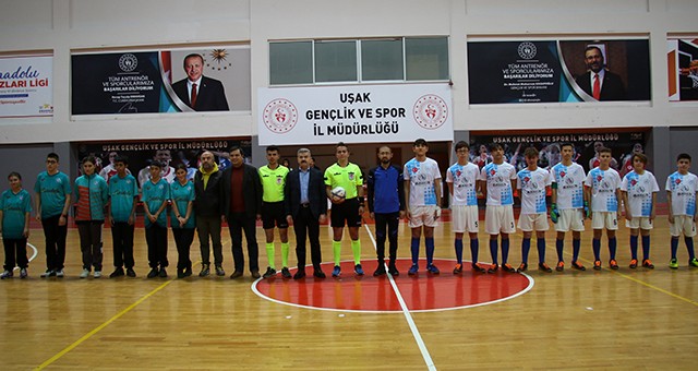 UŞAK'TA "ÖZEL GENÇLER FUTSAL TURNUVASI" BAŞLADI
