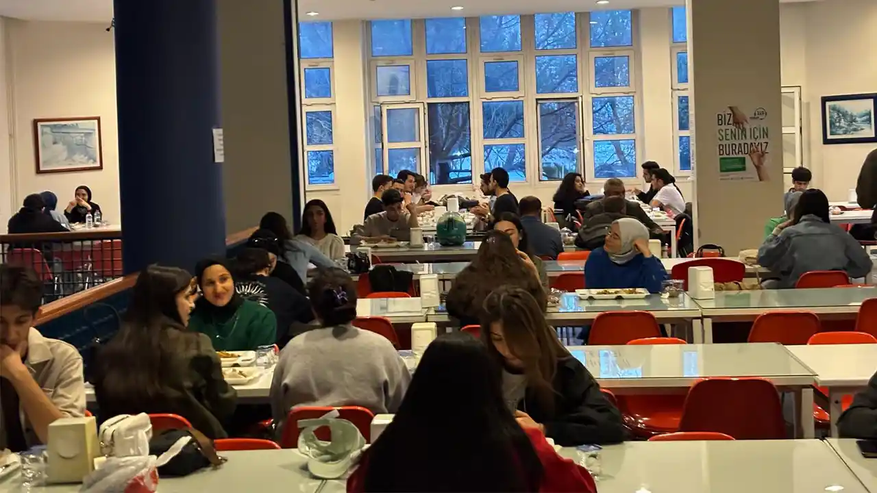 Aydın'da Yeşilay gönüllüleri ve öğrenciler iftar programında buluştu
