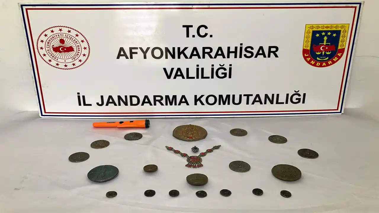 Afyonkarahisar'da tarihi eser kaçakçılığı operasyonunda 2 şüpheli yakalandı