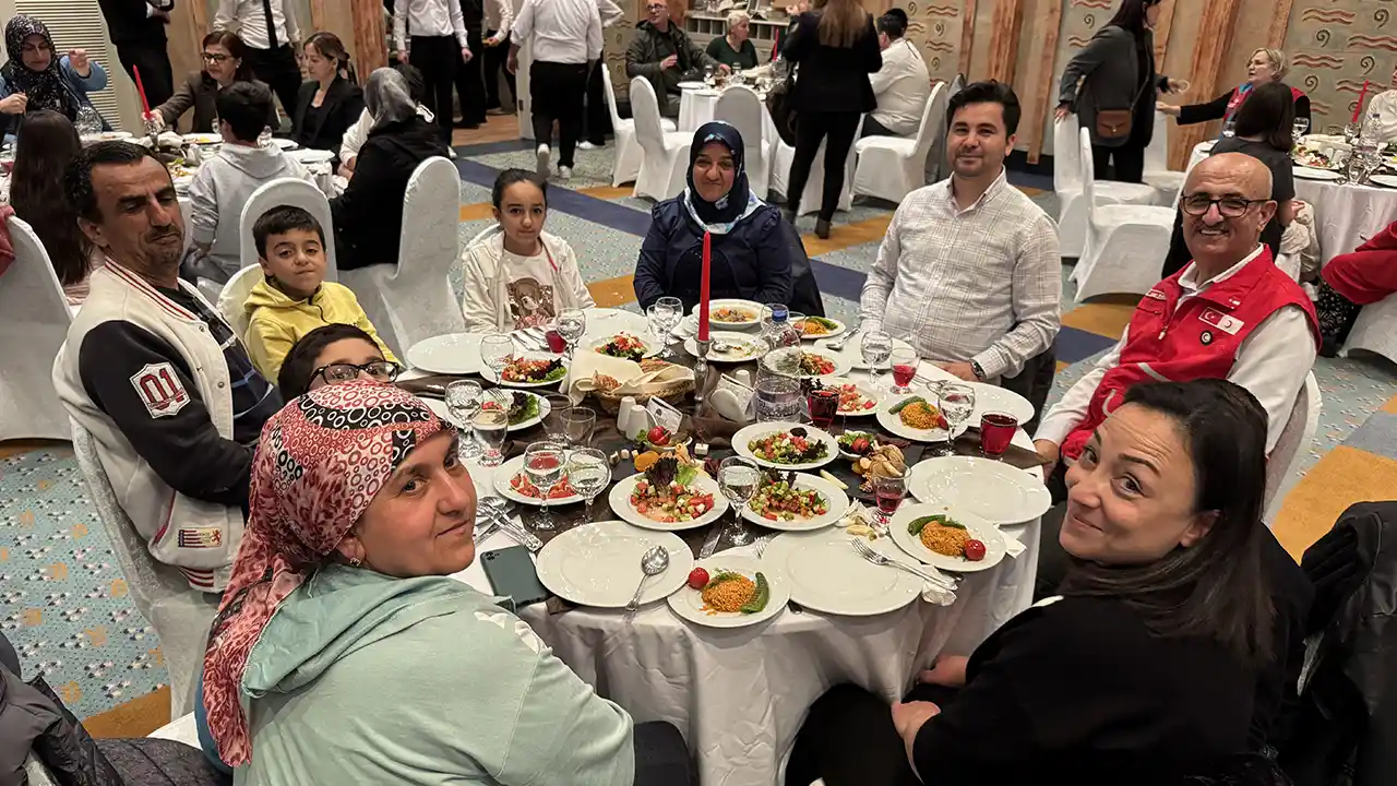 Marmaris'te öksüz ve yetim çocuklar iftarda buluştu