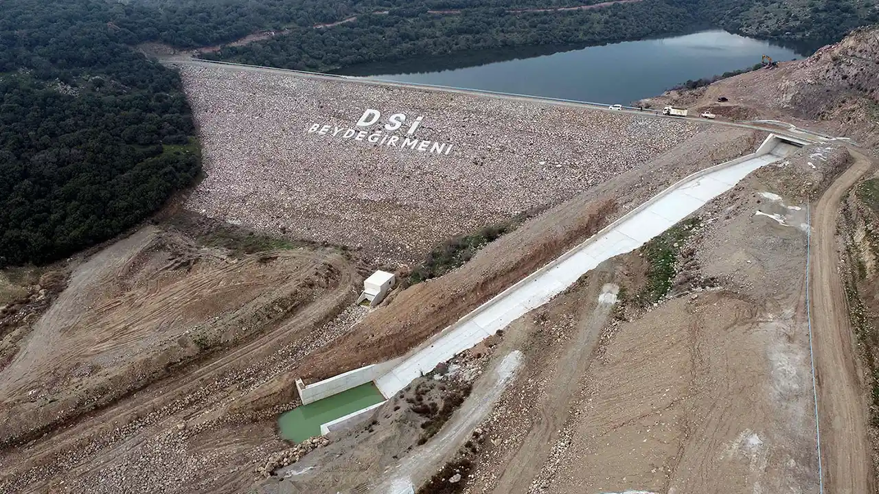 Manisa'daki Beydeğirmeni Barajı su tutmaya başladı