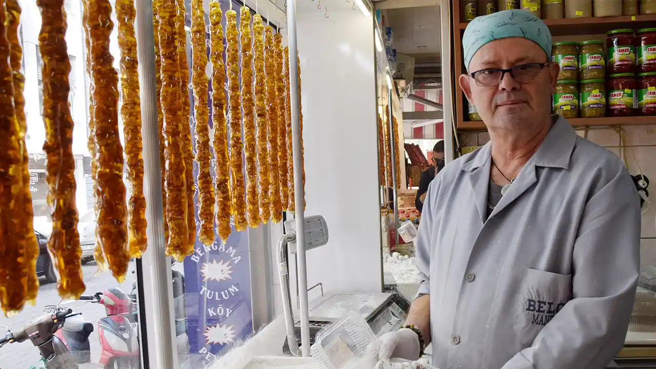 Manisa Turgutlu'da "ramazan sucuğu" iftar sofralarını süslüyor