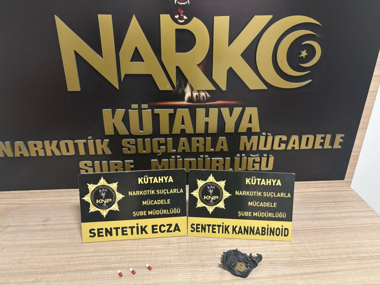 Kütahya'da uyuşturucu operasyonlarında yakalanan 2 zanlı tutuklandı