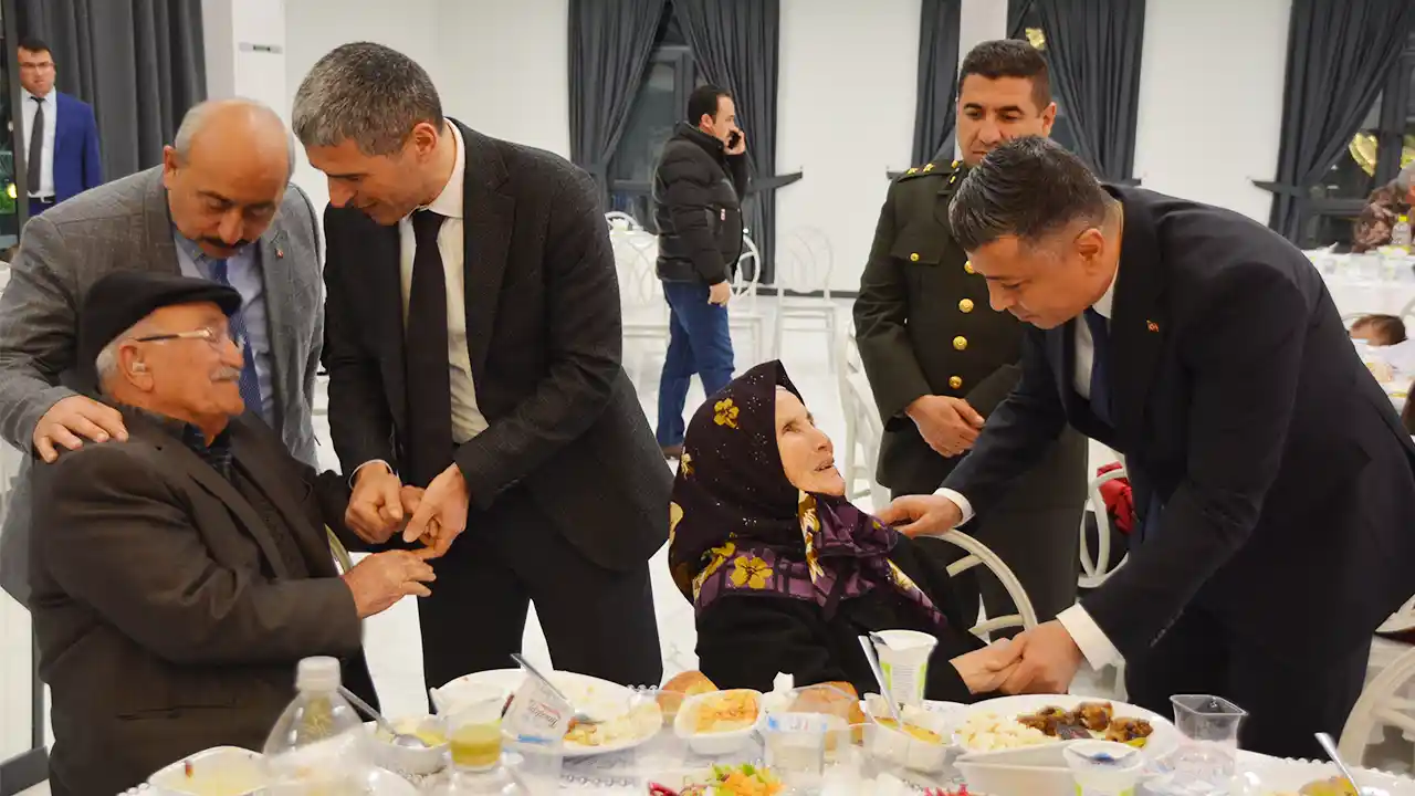 Vali Aktaş Banaz'da, Şehit Aileleri İle İftarda Buluştu