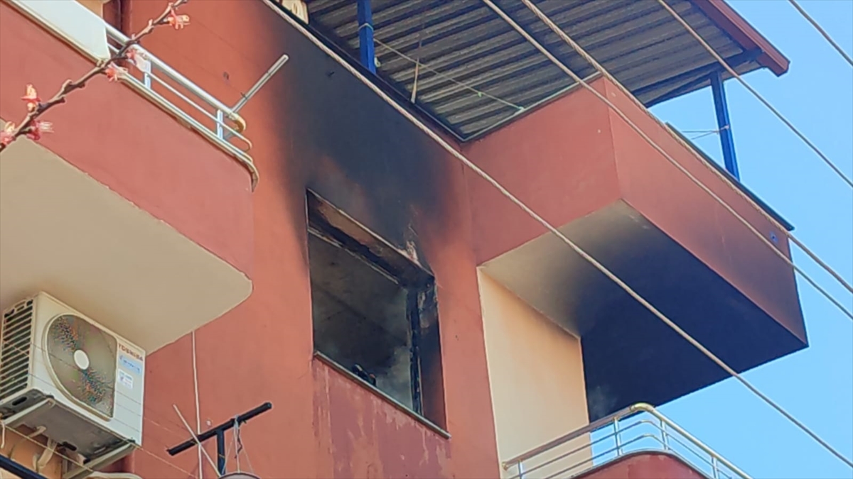 İzmir'de evde çıkan yangında 3 yaşındaki çocuk ağır yaralandı