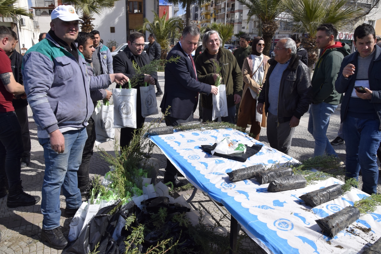 Turgutlu'da 3 bin fidan dağıtıldı