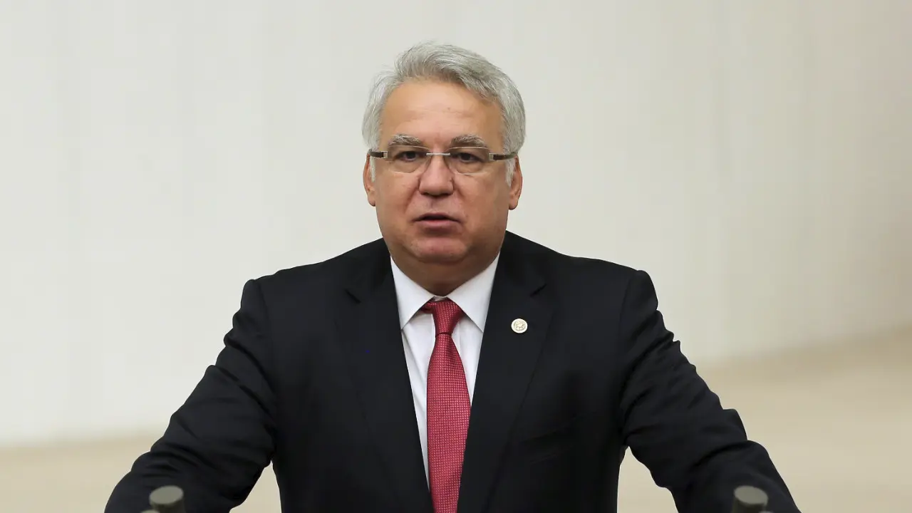 Uşak Eski Valisinin Eşi AKP'den İhraç Ediliyor