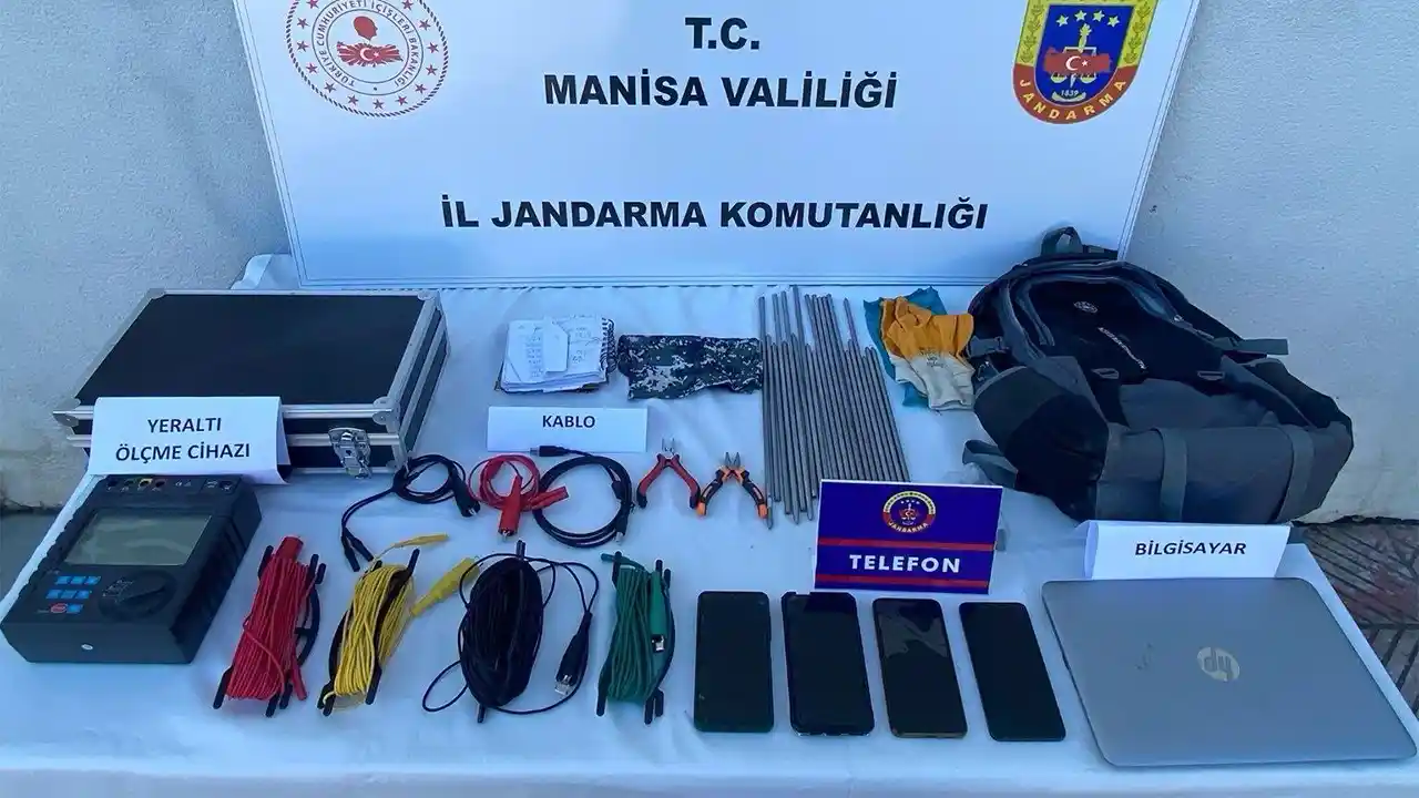 Alaşehir'de kaçak kazı yapan 4 kişi yakalandı