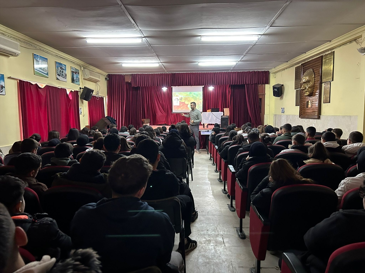 Yeşilay Afyonkarahisar Şubesi liselerde bağımlılık eğitimlerini sürdürüyor