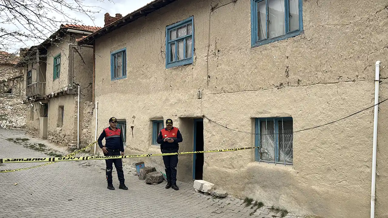 Kütahya'da eşi ile bir kişiyi av tüfeğiyle öldüren zanlı yakalandı