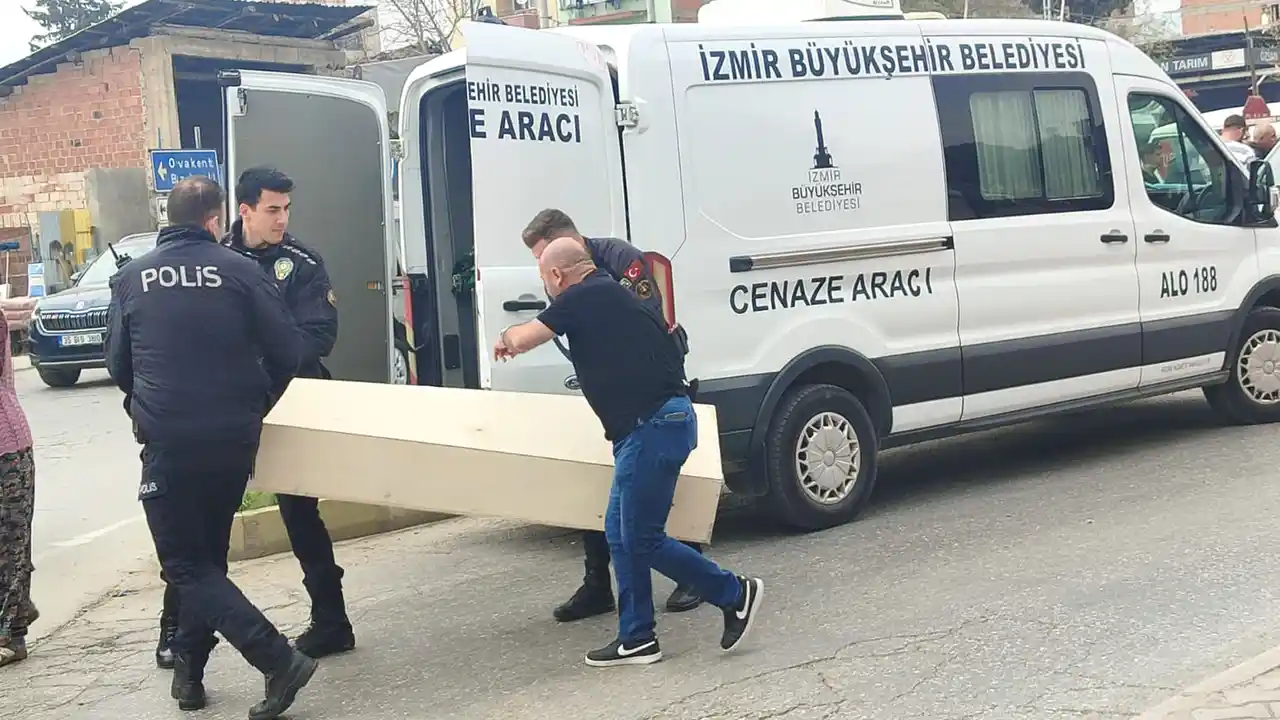 İzmir'de kamyonun çarptığı yaya öldü