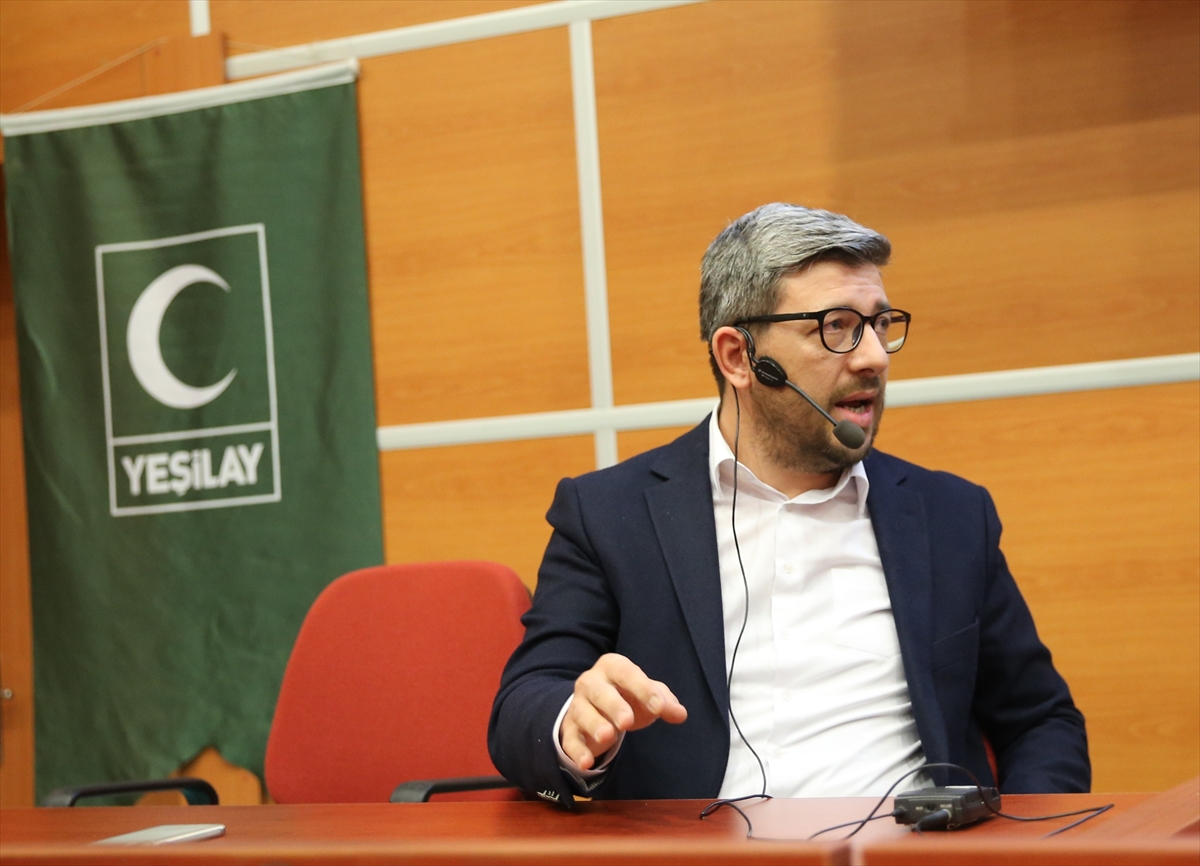 Denizli Yeşilay Şube Başkanı Şirin, öğrencilere bağımlılıklarla mücadeleyi anlattı