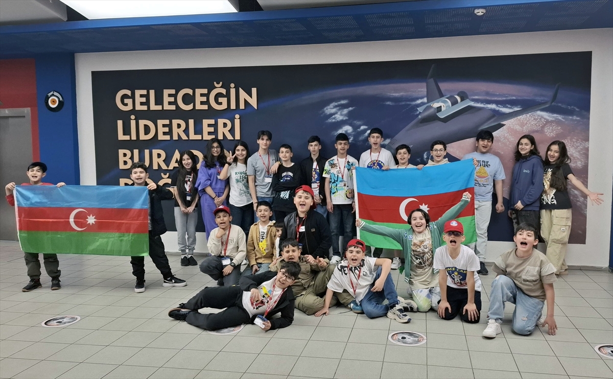 Azerbaycanlı öğrenciler İzmir'deki Uzay Kampı'nda eğitim aldı