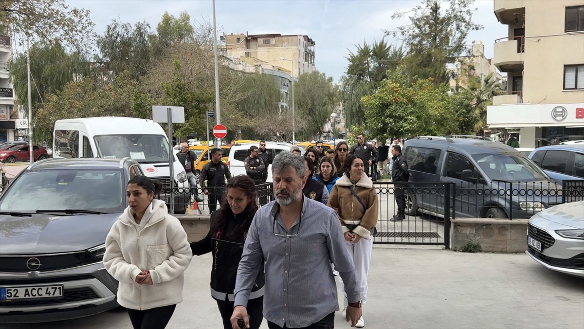 Aydın'da tapu müdürünü tehdit ettikleri gerekçesiyle yakalanan 3 şüpheli tutuklandı