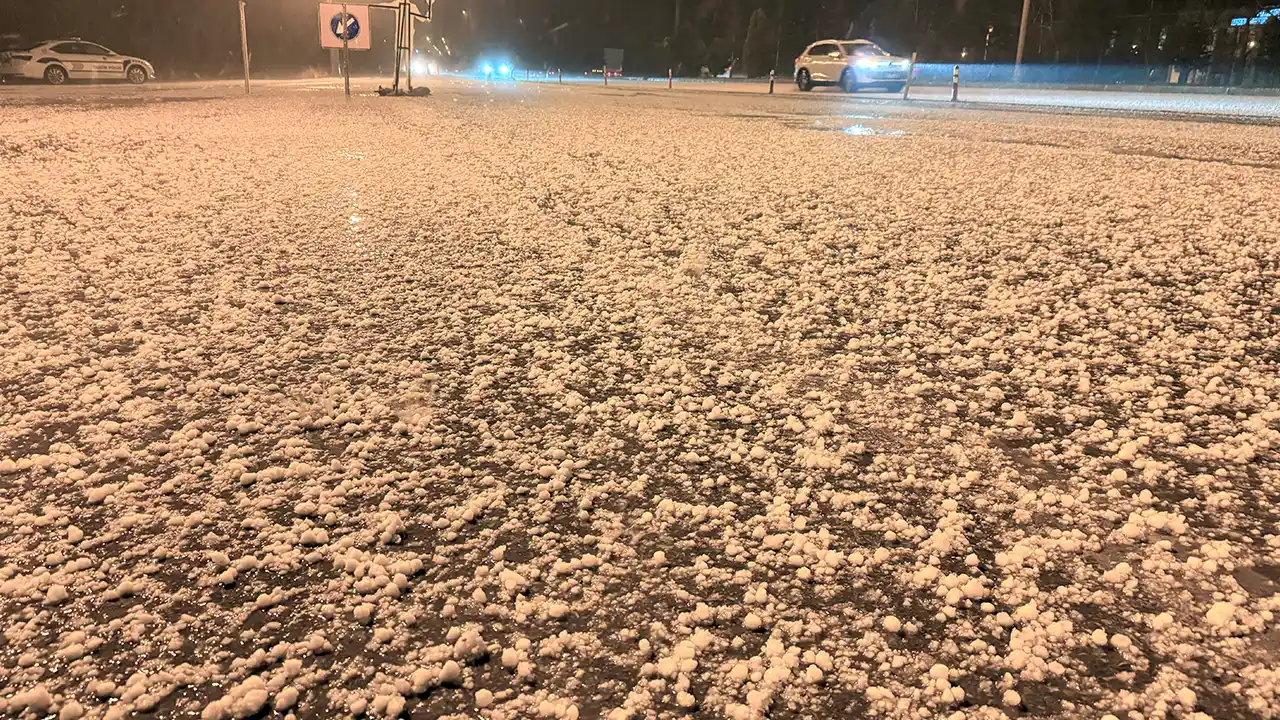 Uşak'ta Ceviz Büyüklüğünde Dolu Yağdı