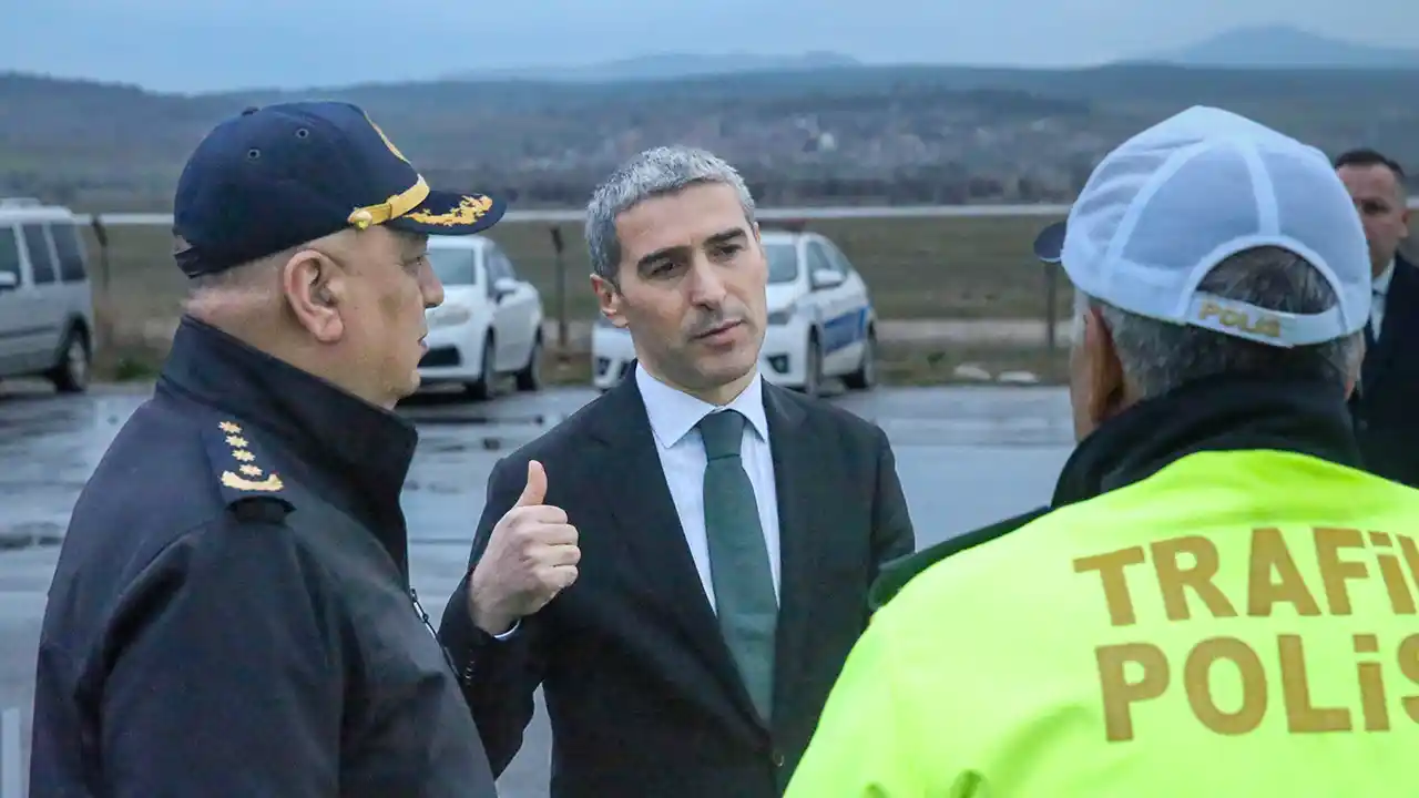 Ankara-İzmir Kara Yolu Kamyon ve Tır Geçişine Kapatıldı