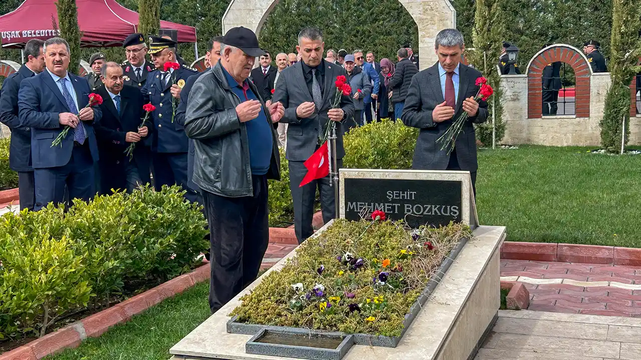 Uşak'ta, Ramazan Bayramı Arifesinde Şehitlik Ziyareti Yapıldı