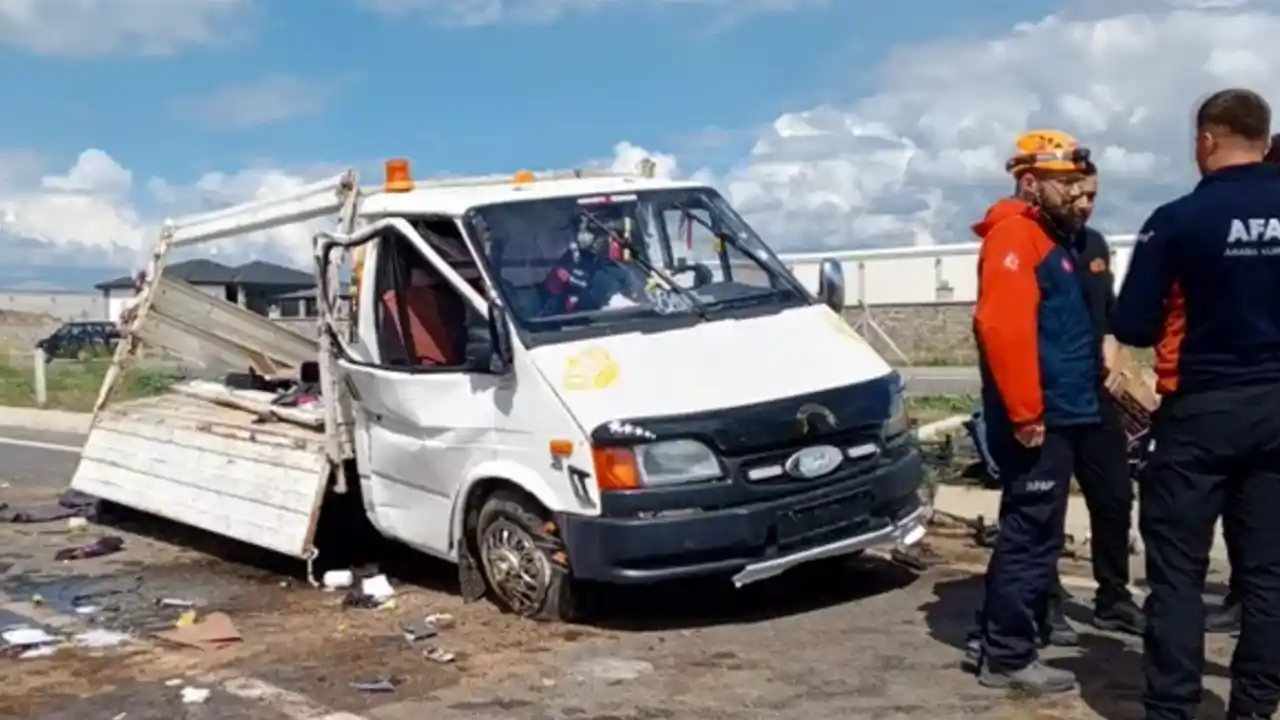 OSB Kavşağında Korkutan Kaza; 2 Kişi Yaralandı