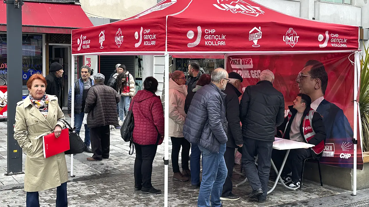 Uşak’ta Ekrem İmamoğlu İçin İmza Kampanyası Başlatıldı