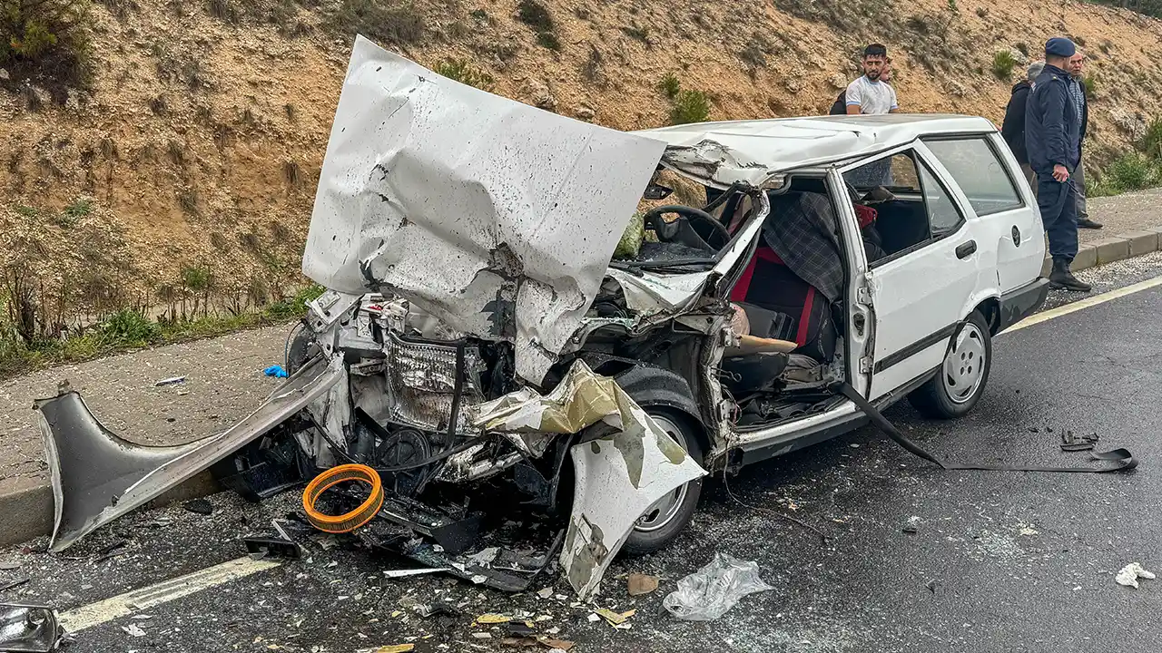 Otomobil Tıra Arkadan Çarptı, Karı Koca Ağır Yaralandı