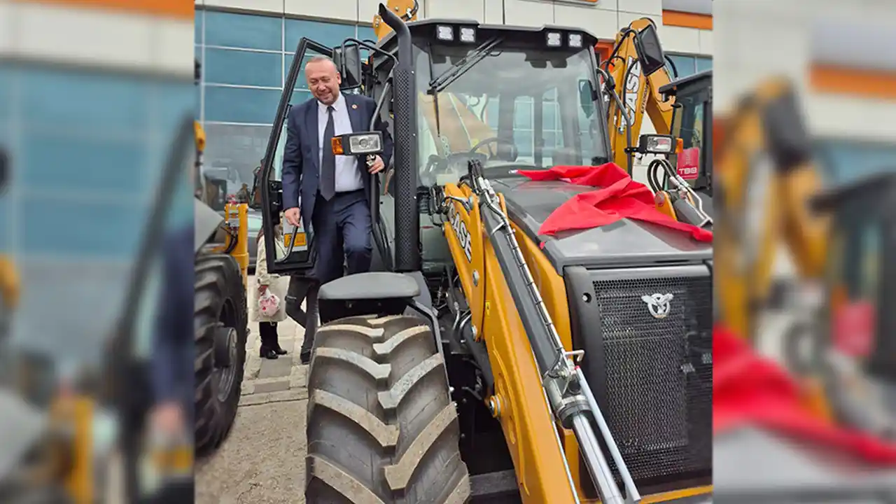 TBB, Uşak Belediyesine İş Makinesi Hibe Etti