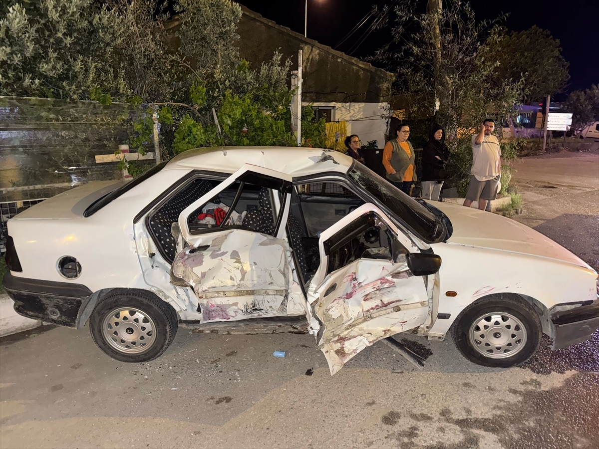 Söke'de iki otomobilin çarpıştığı kazada 3 kişi yaralandı