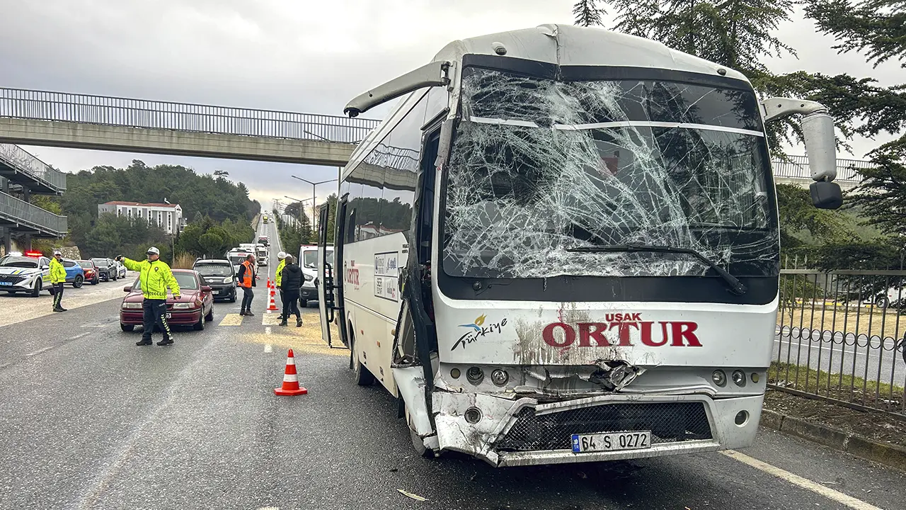 Uşak’ta İşçi Servisleri Çarpıştı: 20 Yaralı!