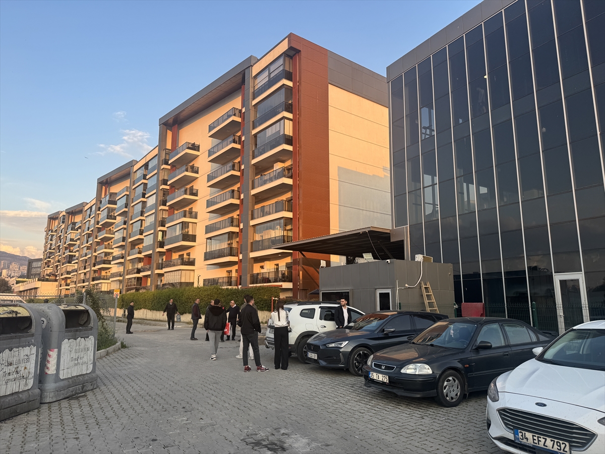 İzmir'de eski nişanlısını öldürüp nişanlısının annesini yaralayan kişi intihar etti