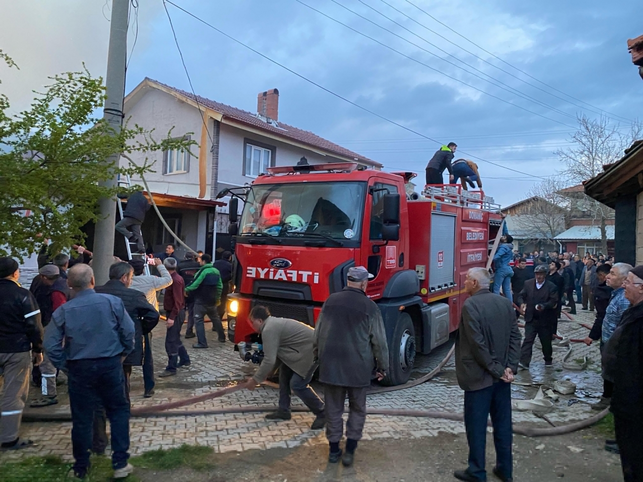Kütahya'da evde çıkan yangın söndürüldü
