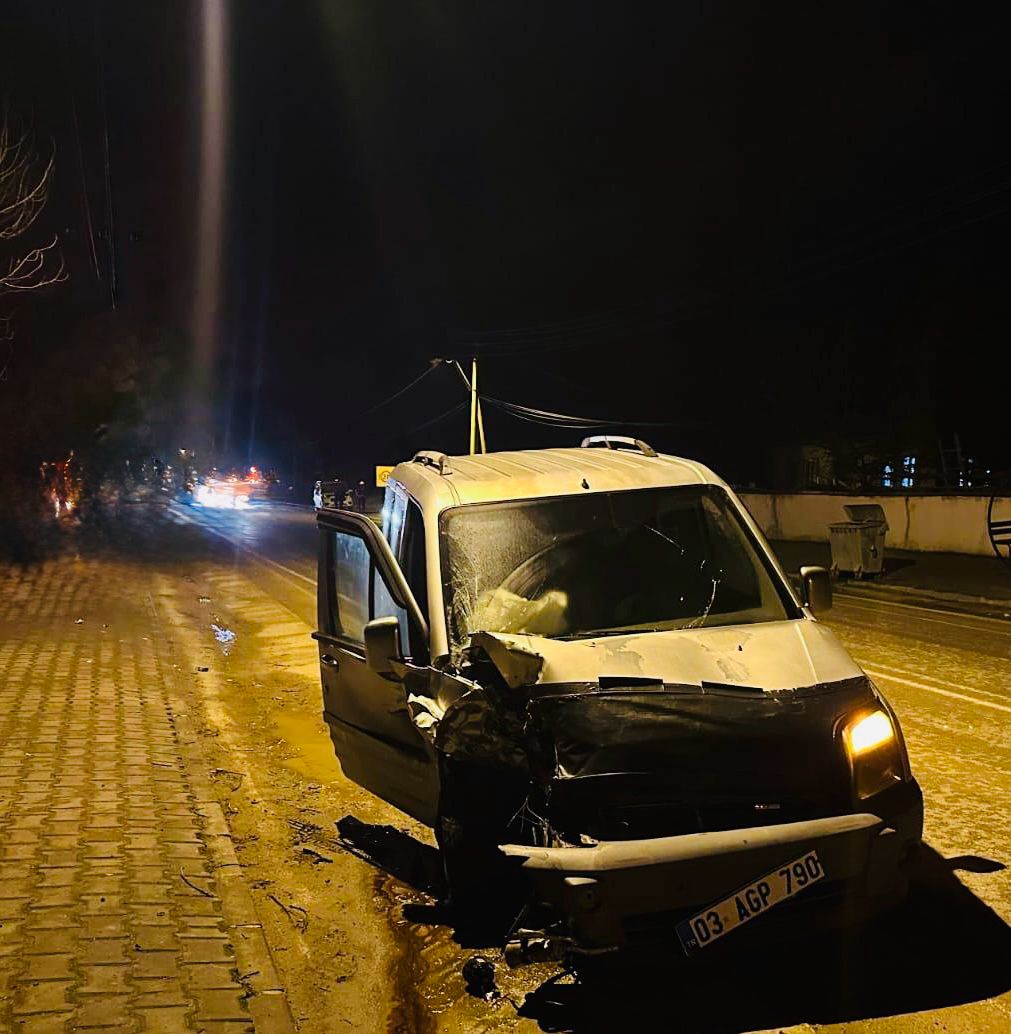 Afyonkarahisar'daki trafik kazasında 2 kişi yaralandı