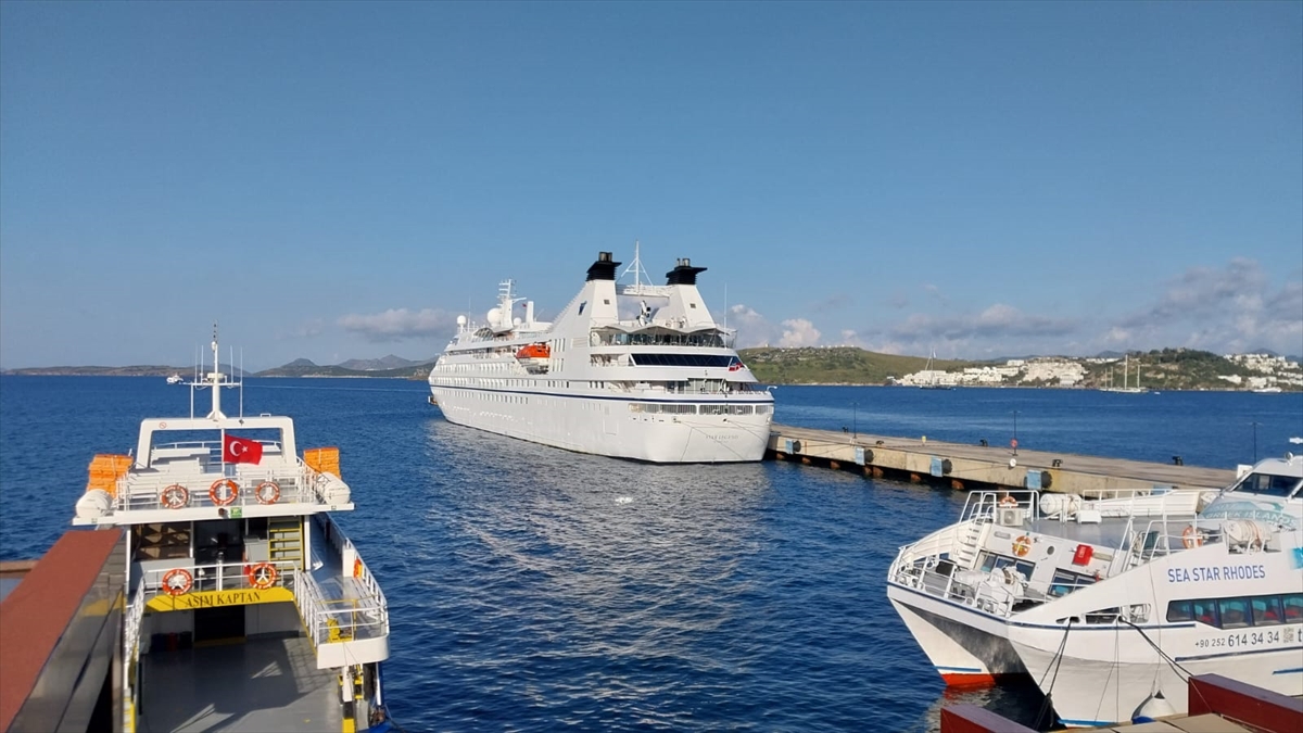 Bodrum'a "Star Legend" kruvaziyeriyle 241 yolcu geldi