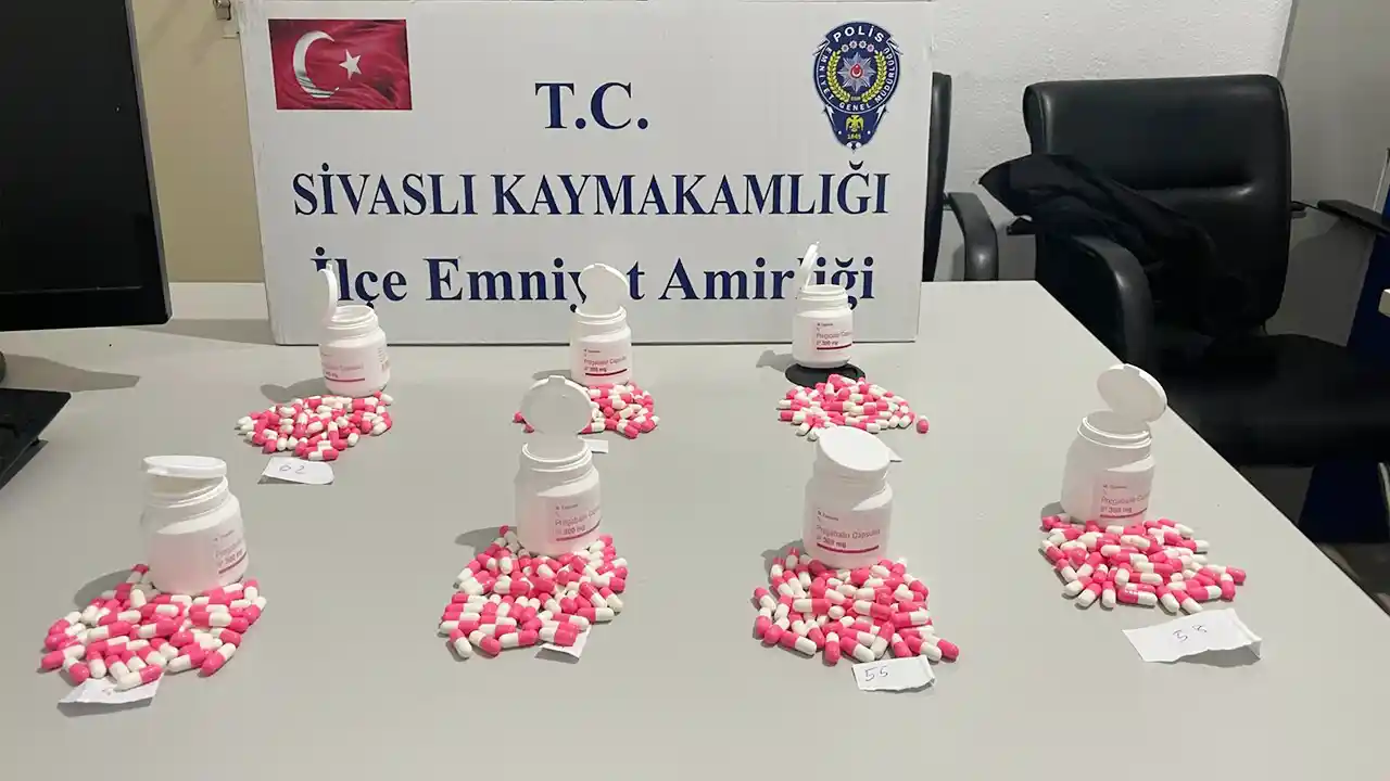 Sivaslı'da 15 Zehir Taciri Gözaltına Alındı