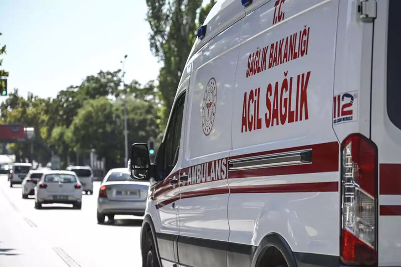 Denizli'de şarampole devrilen panelvanın sürücüsü öldü