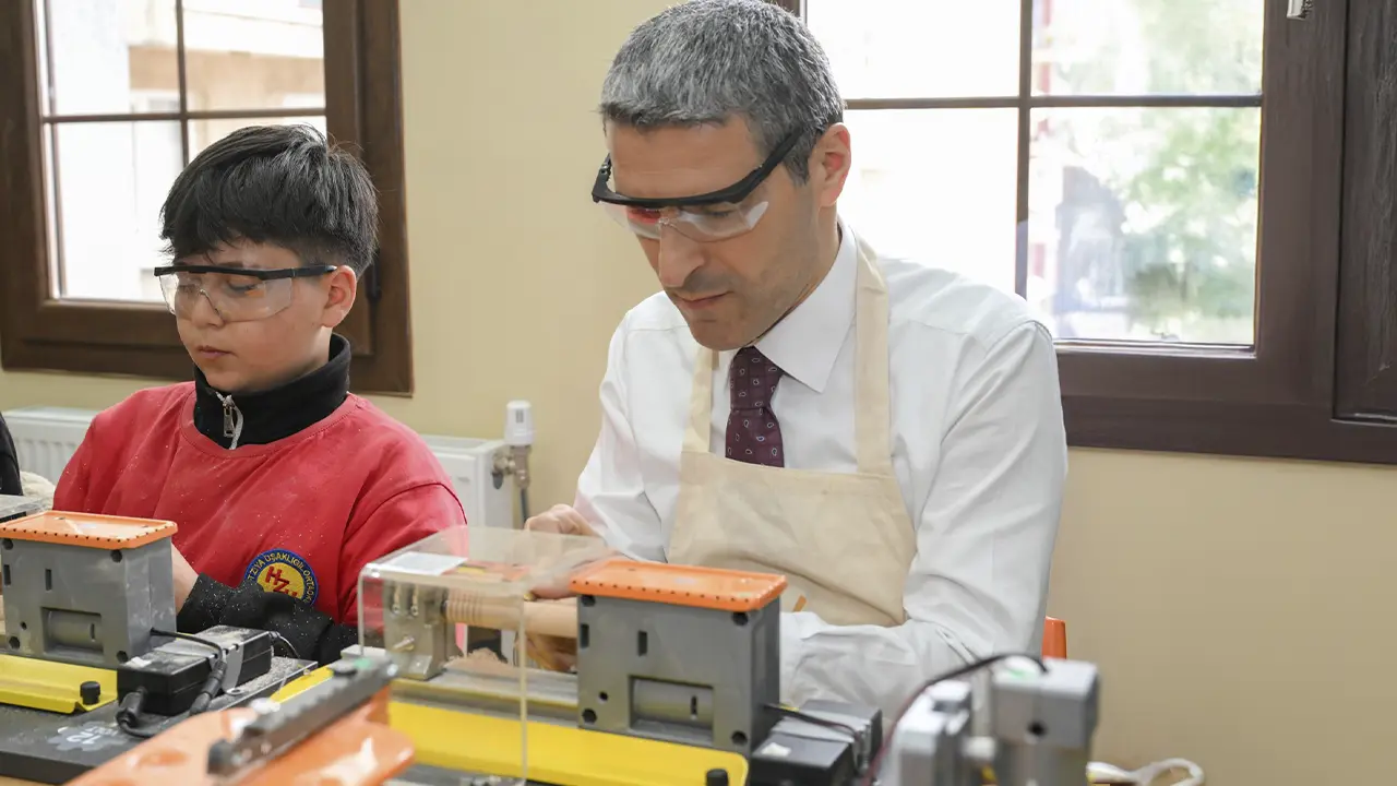 Vali Aktaş, Kütüphane Haftasında Miniklerle Buluştu