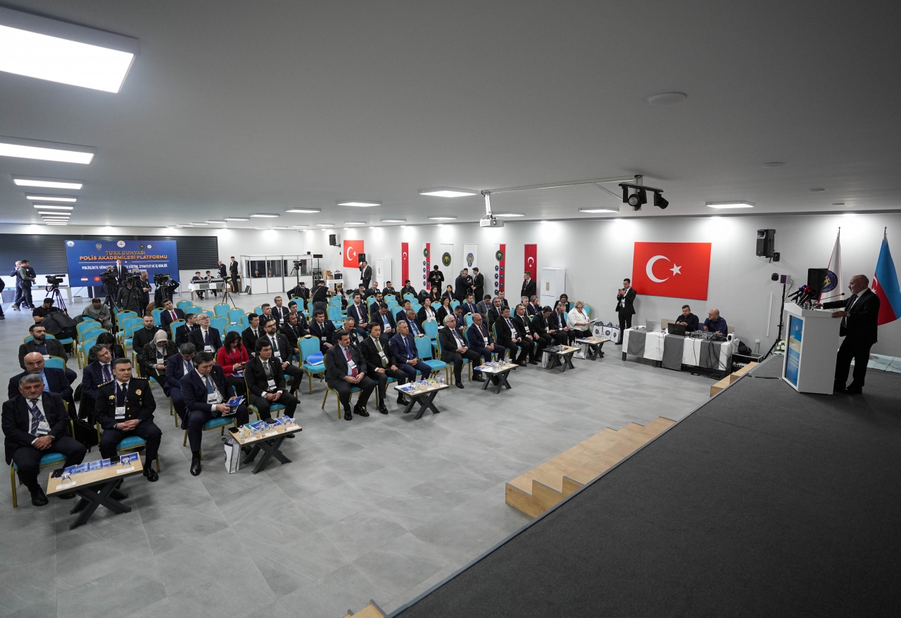 İzmir'de polislikte güncel gelişmeler konulu sempozyum başladı