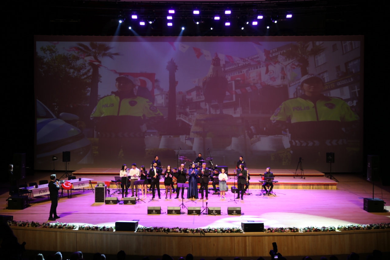 Denizli'nin yetenekleri "Sesimiz emniyette" müzik yarışmasında hünerlerini gösterdi