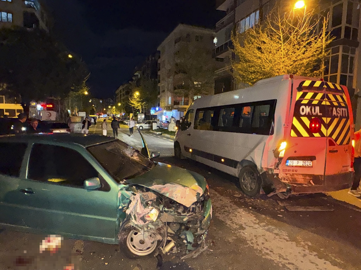 Aydın'da otomobilin servis minibüsüne çarptığı kazada 3 kişi yaralandı