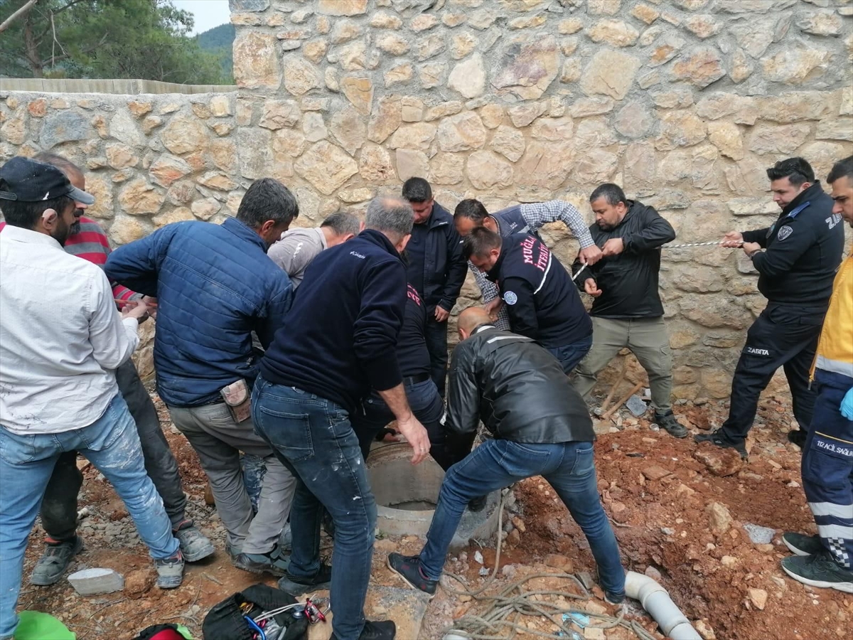 Bodrum'da 4 metre derinliğindeki beton büze düşen kişi kurtarıldı