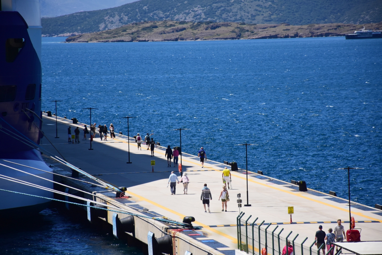 Bodrum'a "Marella Discovery 2" kruvaziyeri 1874 yolcu getirdi