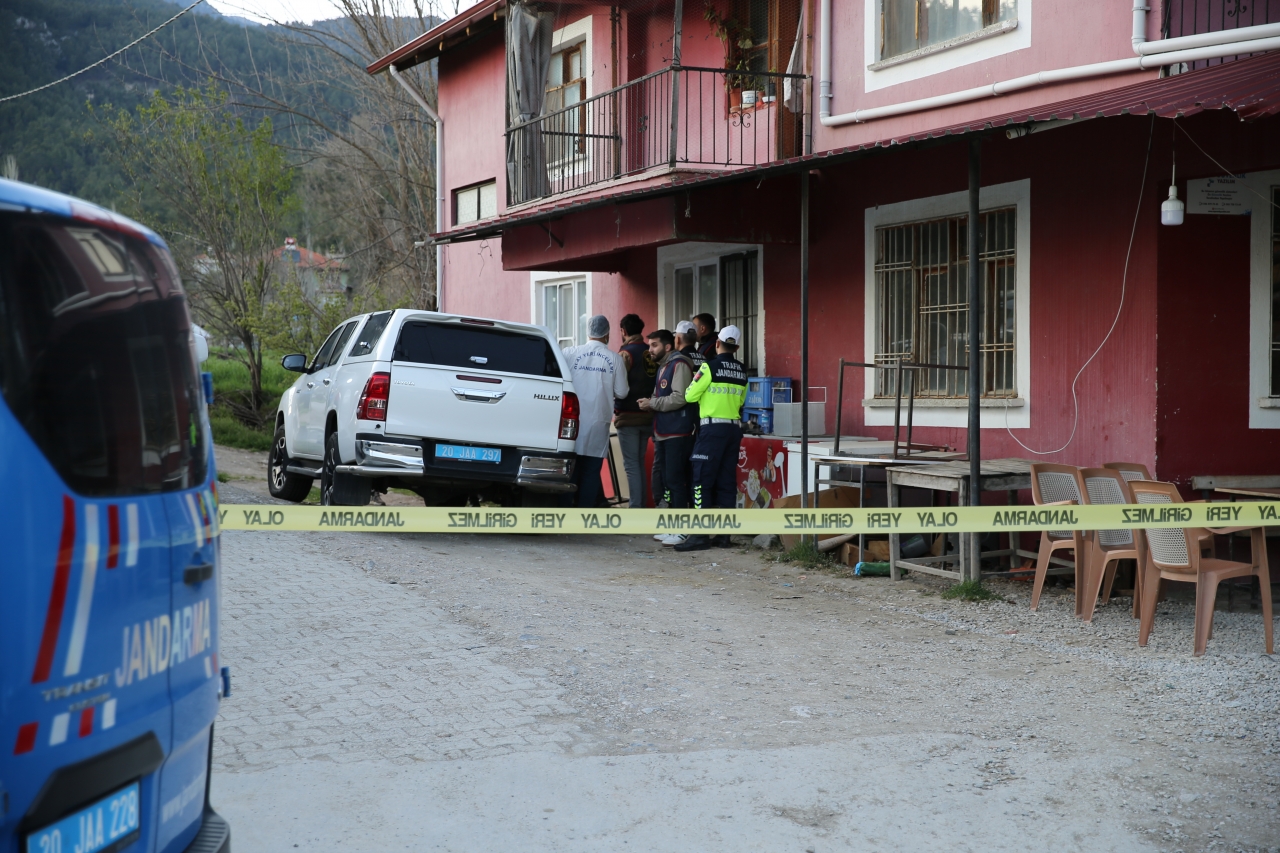 Denizli'de bir kişi kardeşi ve yengesini tüfekle öldürdü