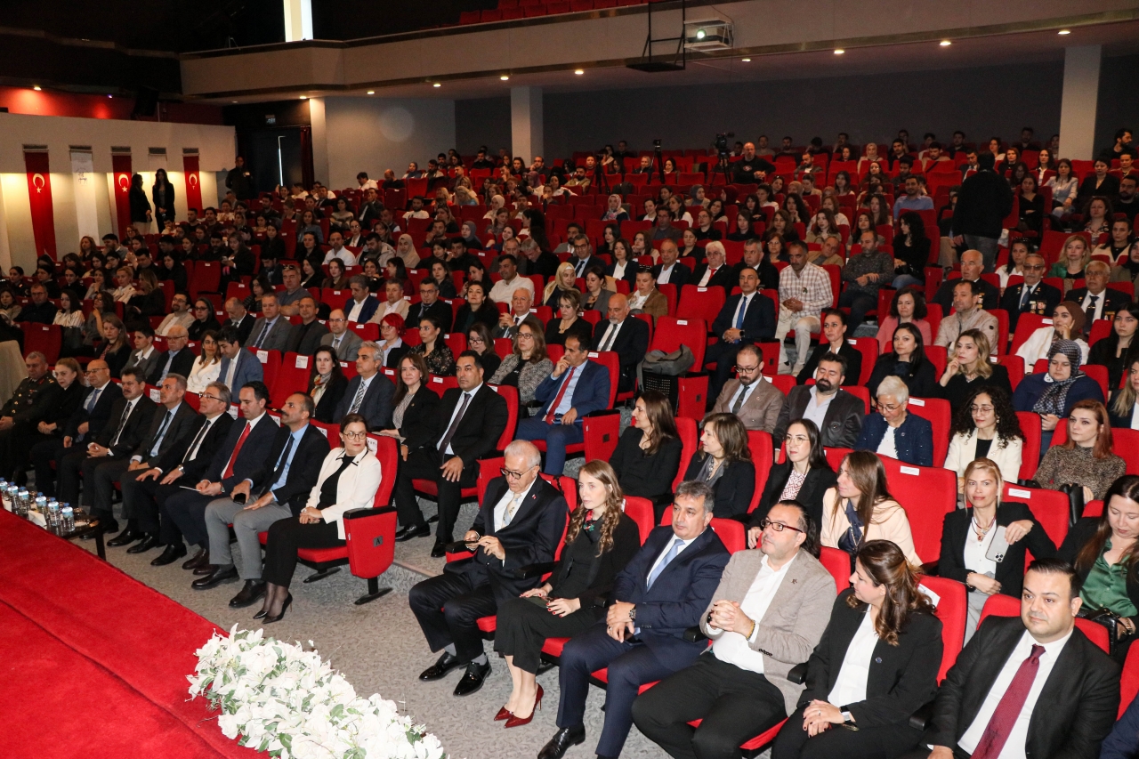 İzmir'de "Ailenin Korunması ve Güçlendirilmesine İlişkin İşbirliği Protokolü" tanıtıldı