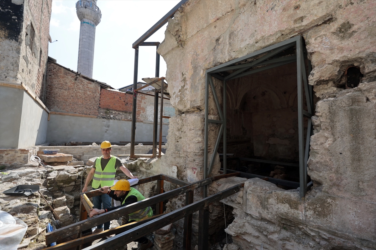 İzmir'deki tarihi Kıllıoğlu Hamamı'nın restorasyonu yeniden başladı