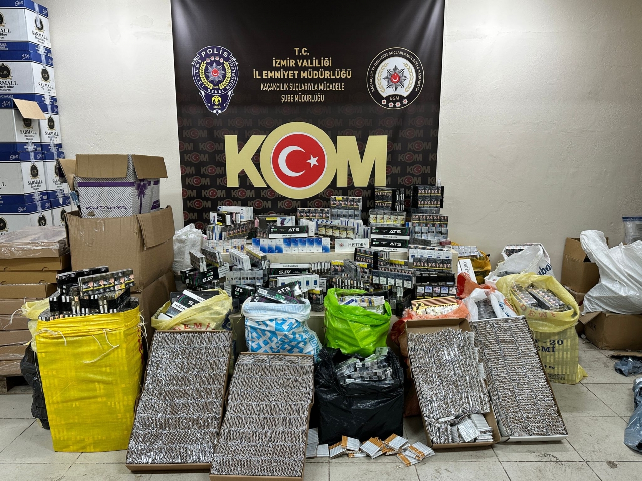 İzmir'deki operasyonlarda tarihi eser niteliğinde 622 sikke ile 66 obje ele geçirildi