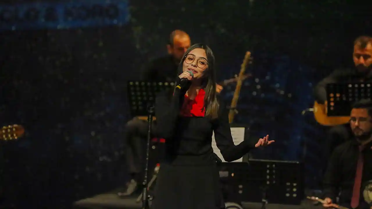 Uşak’ta Türkü Yarışmasında Genç Yetenekler Sahne Aldı