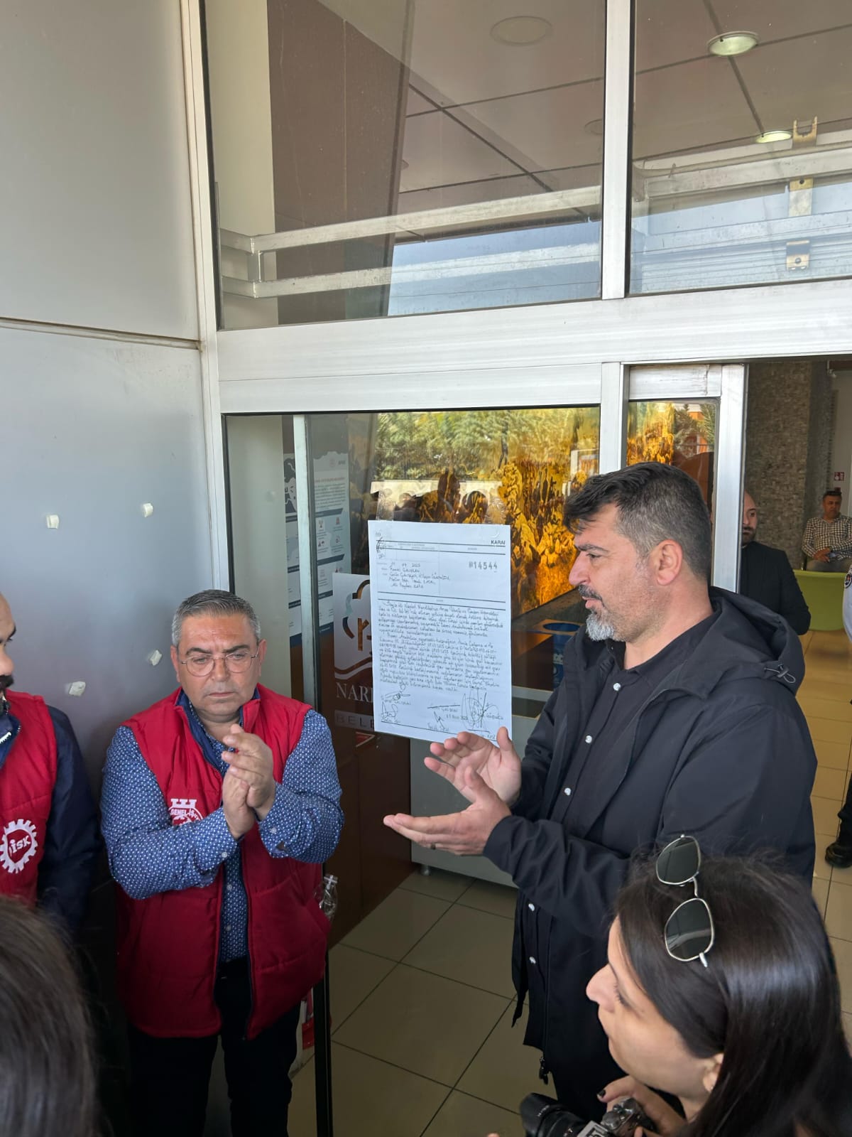 Narlıdere Belediyesi işçileri yarım gün iş bıraktı