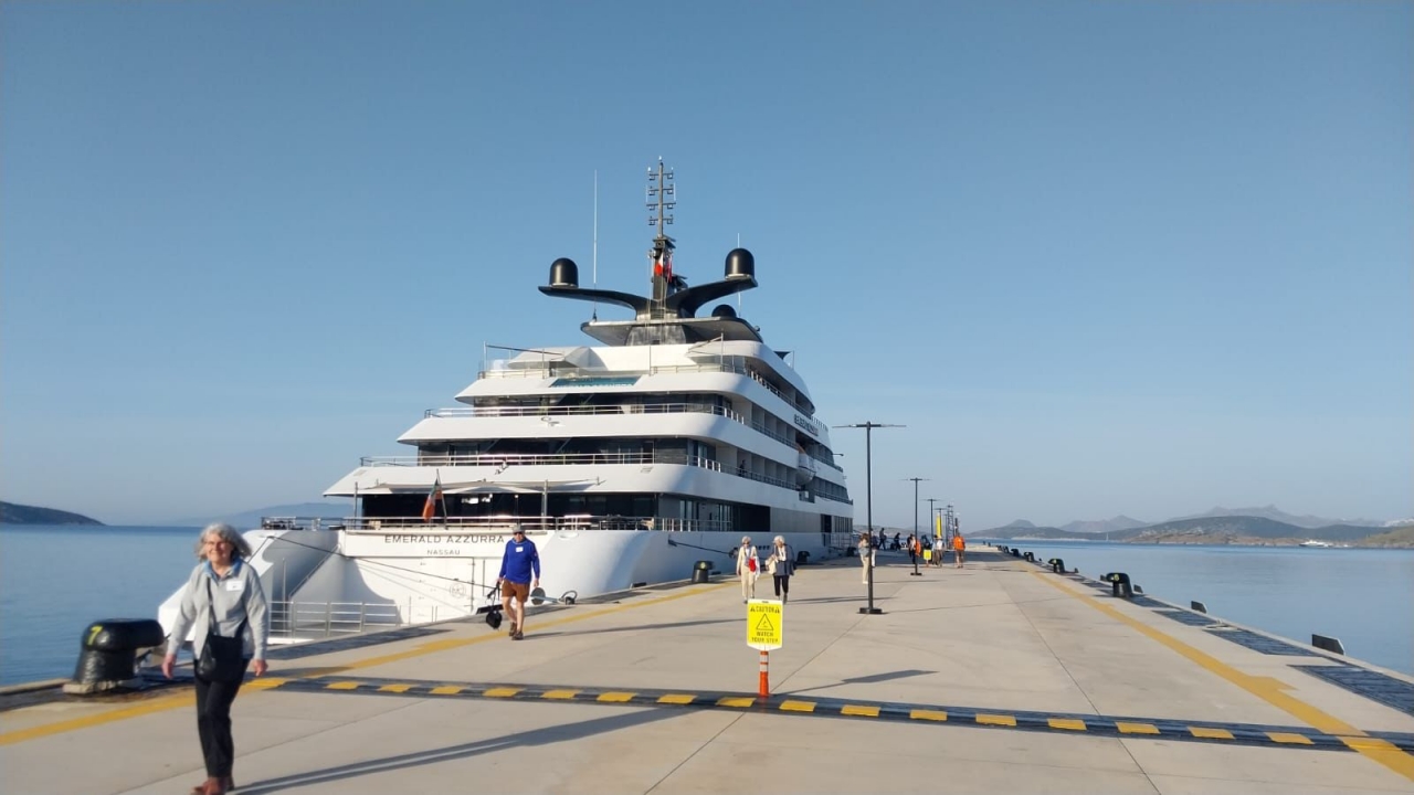 Bodrum'a "Emerald Azzurra" gemisiyle 81 yolcu geldi