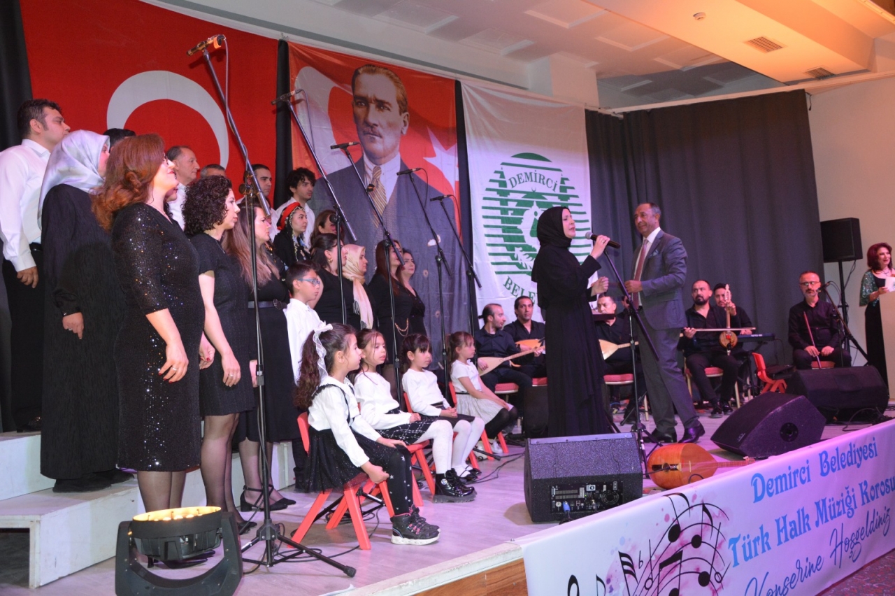 Demirci'de Türk Halk Müziği konseri