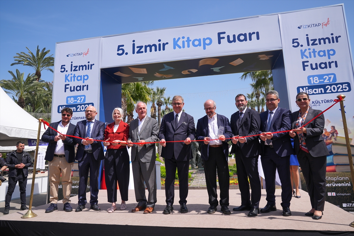 5. İzmir Kitap Fuarı kitapseverlere kapılarını açtı